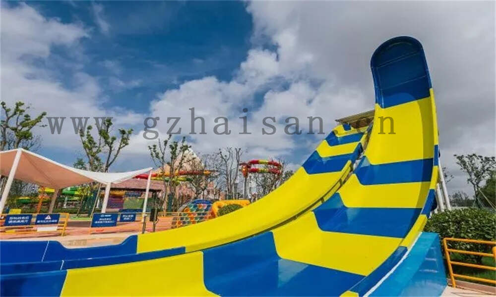 购买水上乐园设施时考虑的因素有哪些?