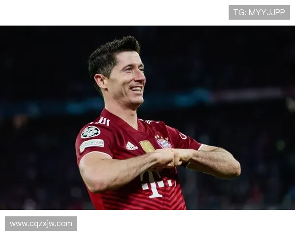 莱万多夫斯基与同期前锋关键比赛表现对比:谁更具决定性 莱万多夫斯基与同期前锋关键比赛表现对比:谁更具决定性